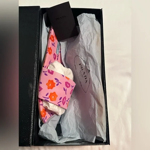 🛍️🛍️ HOST PICK 🎁 💯 Authentic PRADA Pink and Purple Women's slides/Sandals - Picture 5 of 12